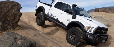 06_AEV-Prospector-XL-Off-Road.jpg