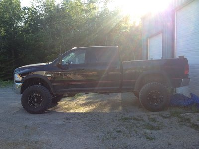 sideview lift and tires done.jpg